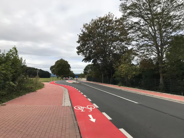 Aufnahme einer Stra&szlig;enansicht mit Vorrichtung speziell f&uuml;r Radfahrende
